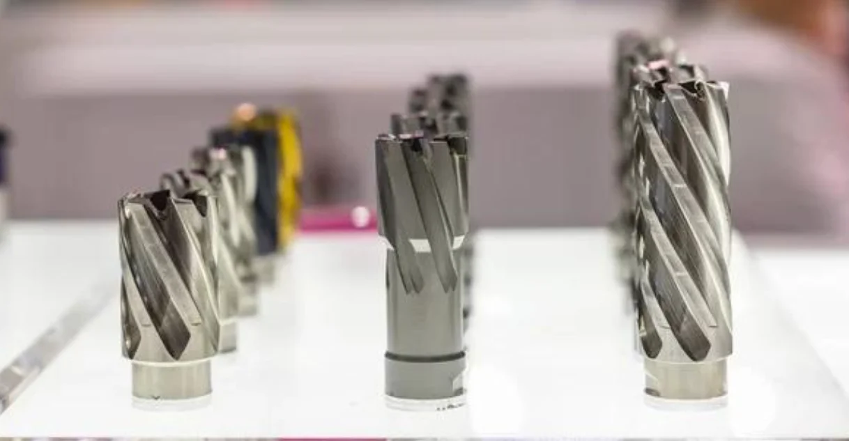 What Makes Carbide vs HSS Tools Diverge in Tool Life and Surface Integrity