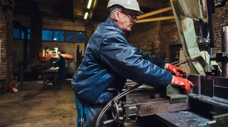 Which CNC Metal Turning Technique Handles Complex Parts Better Swiss or Conventional