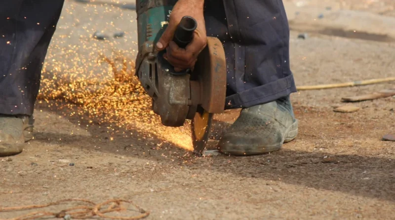 How Can a Hand Rock Drilling Machine Withstand Harsh Field Conditions
