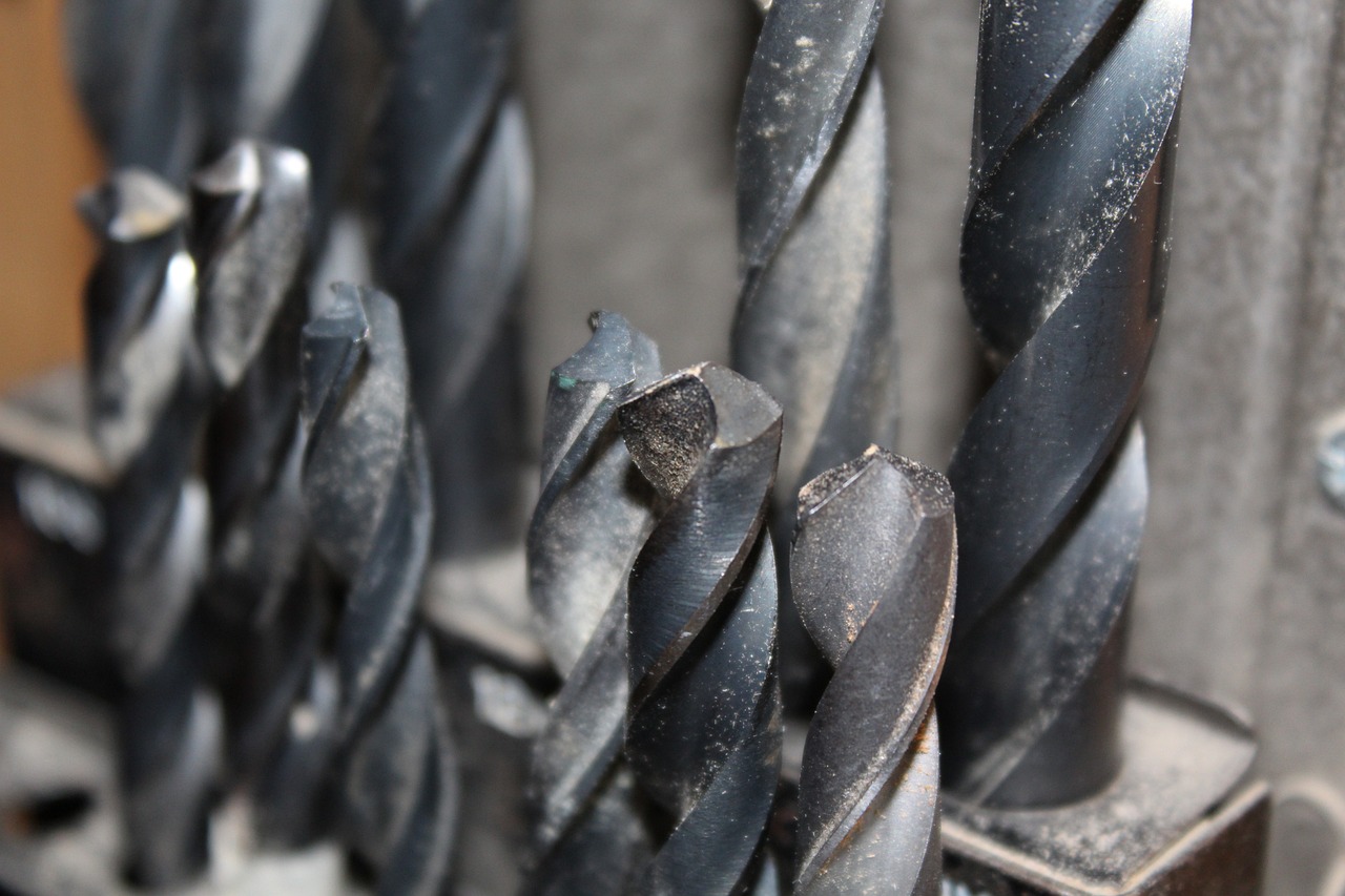 How Do You Choose the Right Cutting Bit for Clean, Stable Machining?