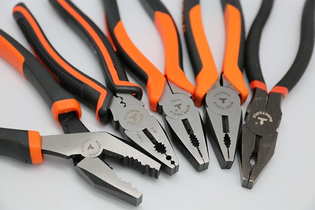 diagonal cutting pliers