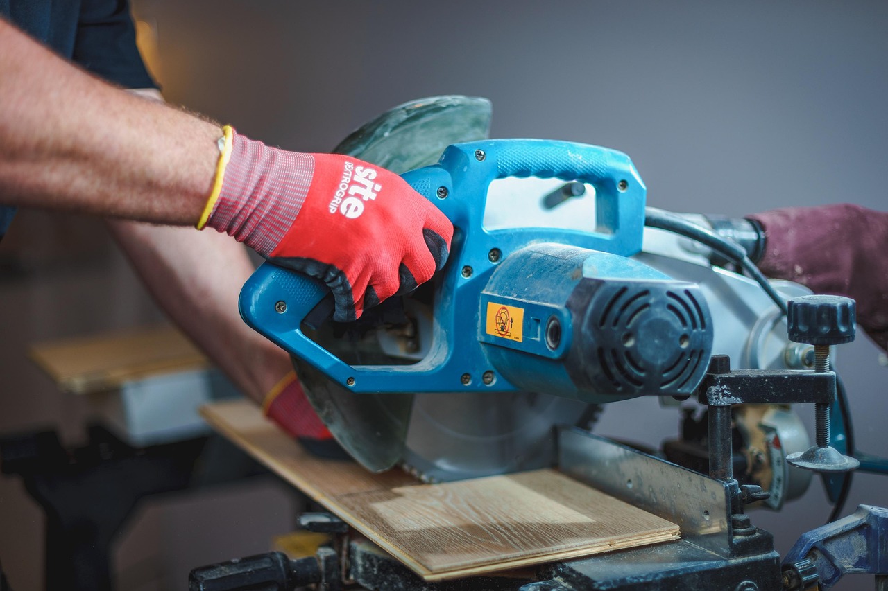 builder, tradesman, handyman, working, assembly, furniture assembly, construction, construction worker, refurbishment, home refurbishment, home renovation, power saw, tradesman, tradesman, tradesman, home renovation, home renovation, home renovation, home renovation, home renovation