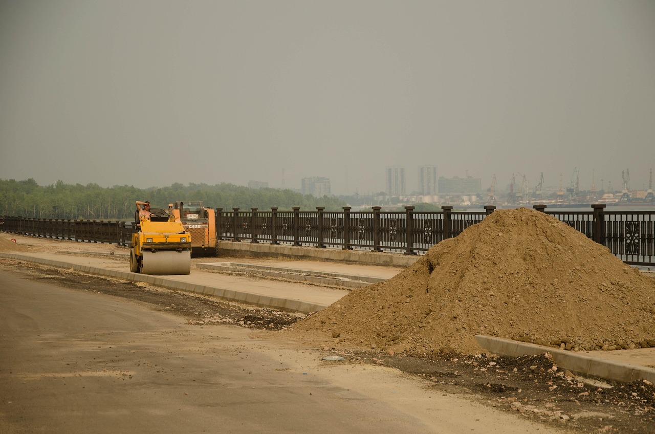 How an asphalt paver works and what affects mat quality