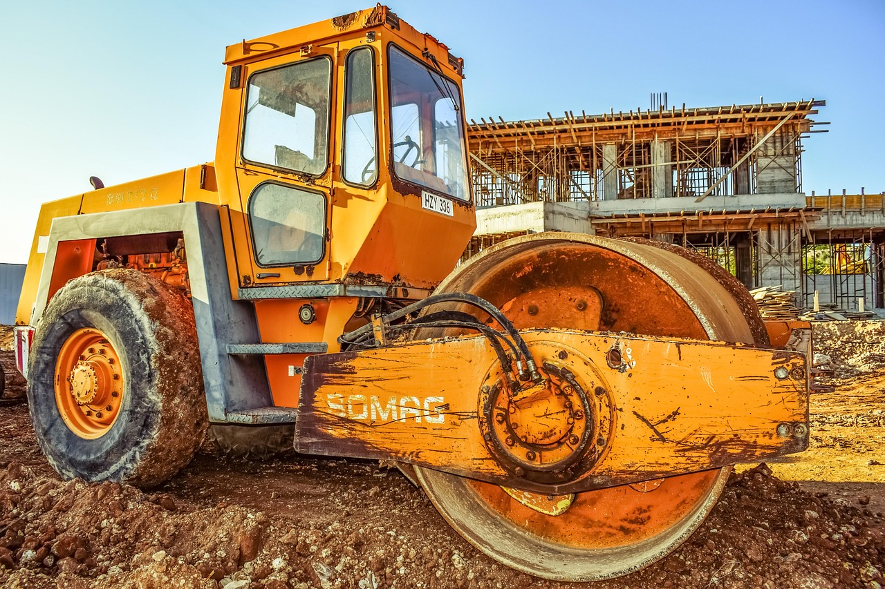 Soil compactor guide for matching machines to soils and jobsites