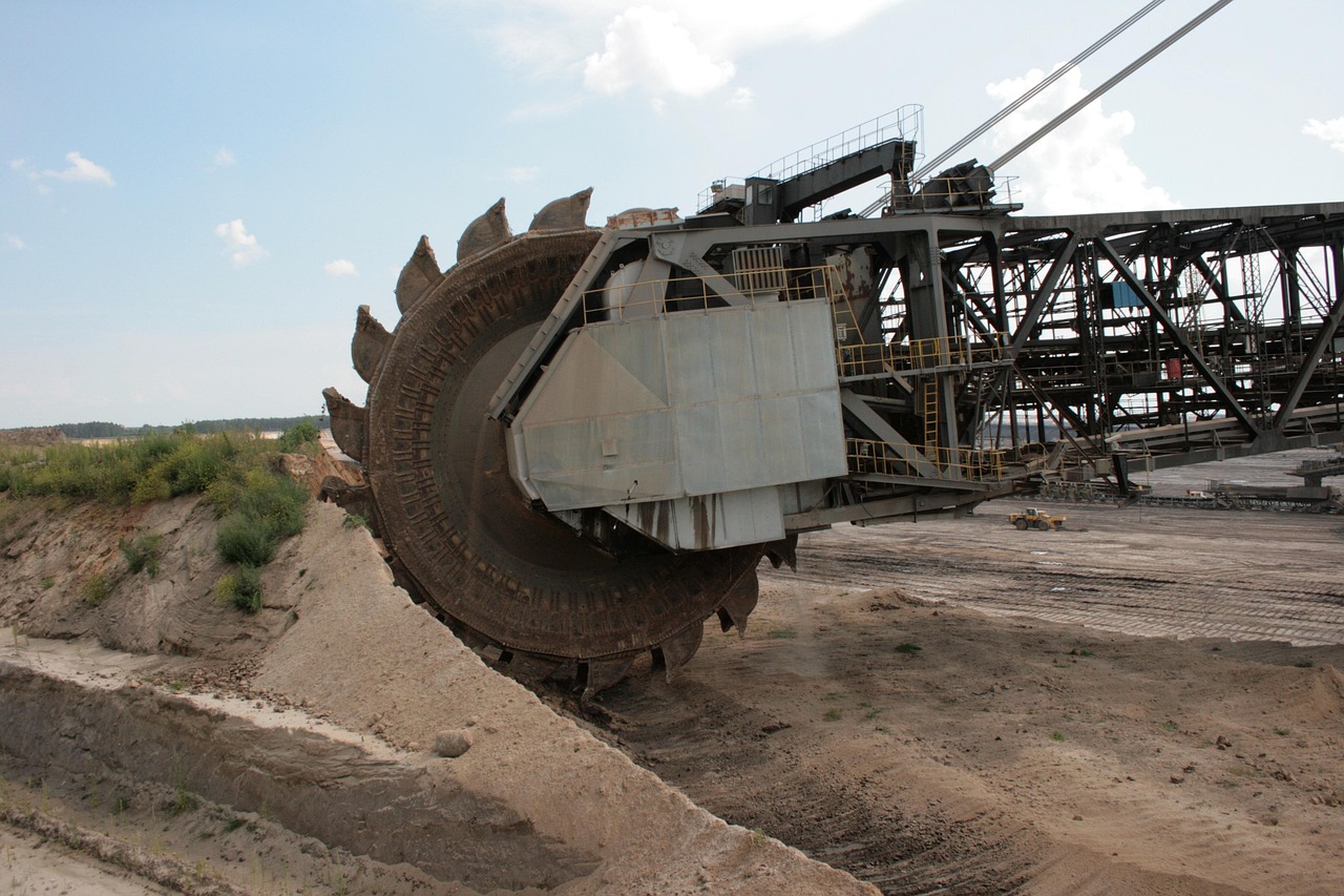 How a bucket wheel excavator works in open pit mining
