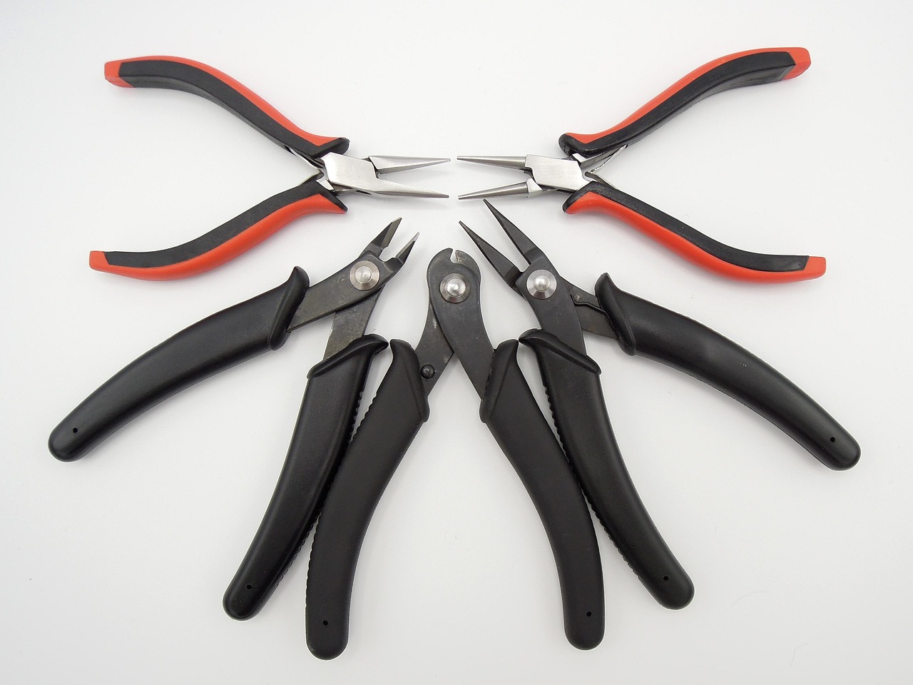 Wire cutting tool selection guide for manufacturing and maintenance