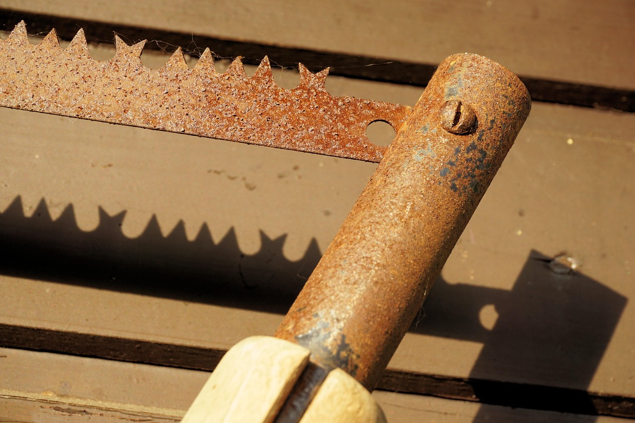 Metal cutting circular saw guide for cleaner safer cutoff work