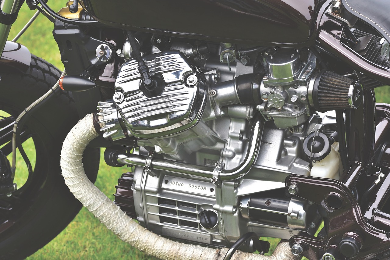 motorcycle, custom bike, machine, engine, cylinder, vehicle, chrome, glittering, detail shot