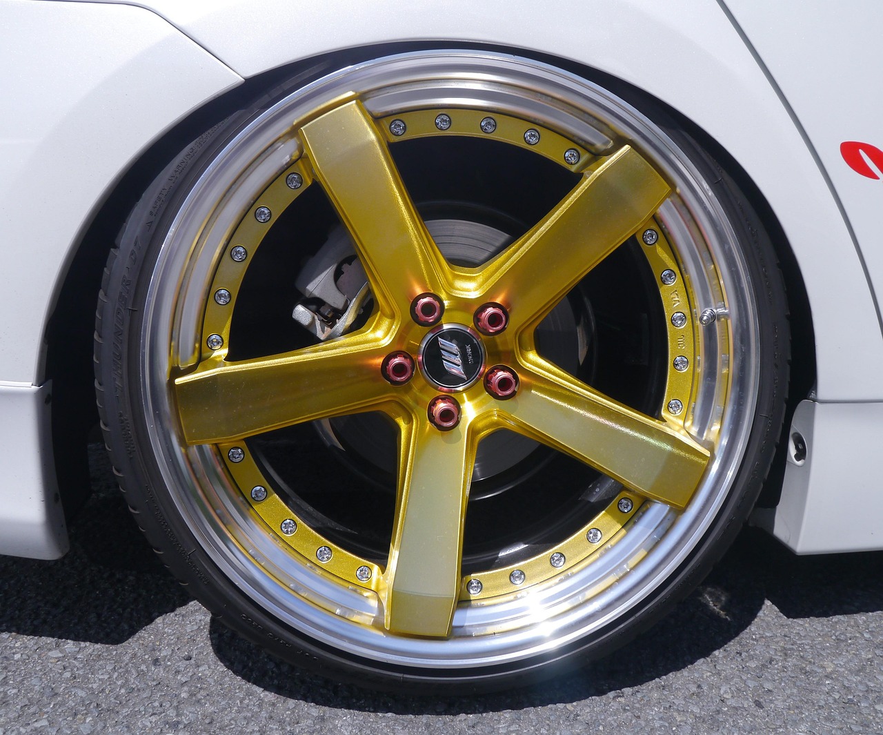 toyota car, nature, hybrid, wheel, tire, gold, pink, aluminum alloy, tomei expressway, road, ayuzawa parking area, summer, japan, white