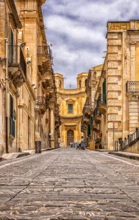 street, architecture, city, road, historic center, downtown, sicily, italy, urban, street, street, street, street, street, city, city, city, city, road, italy, italy, italy