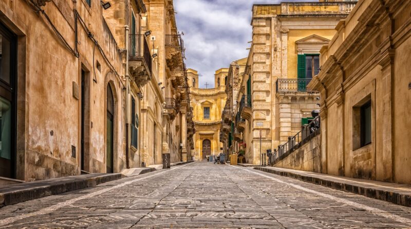 street, architecture, city, road, historic center, downtown, sicily, italy, urban, street, street, street, street, street, city, city, city, city, road, italy, italy, italy