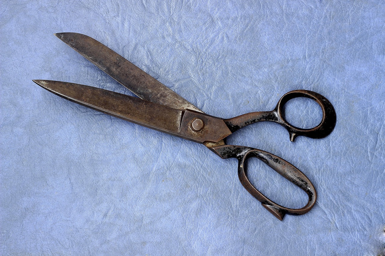 How to choose a blade for cutting metal for fabrication and repair
