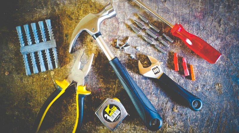 hammer, flier, screw driver, steel tape, screw driver, screw driver, screw driver, screw driver, screw driver