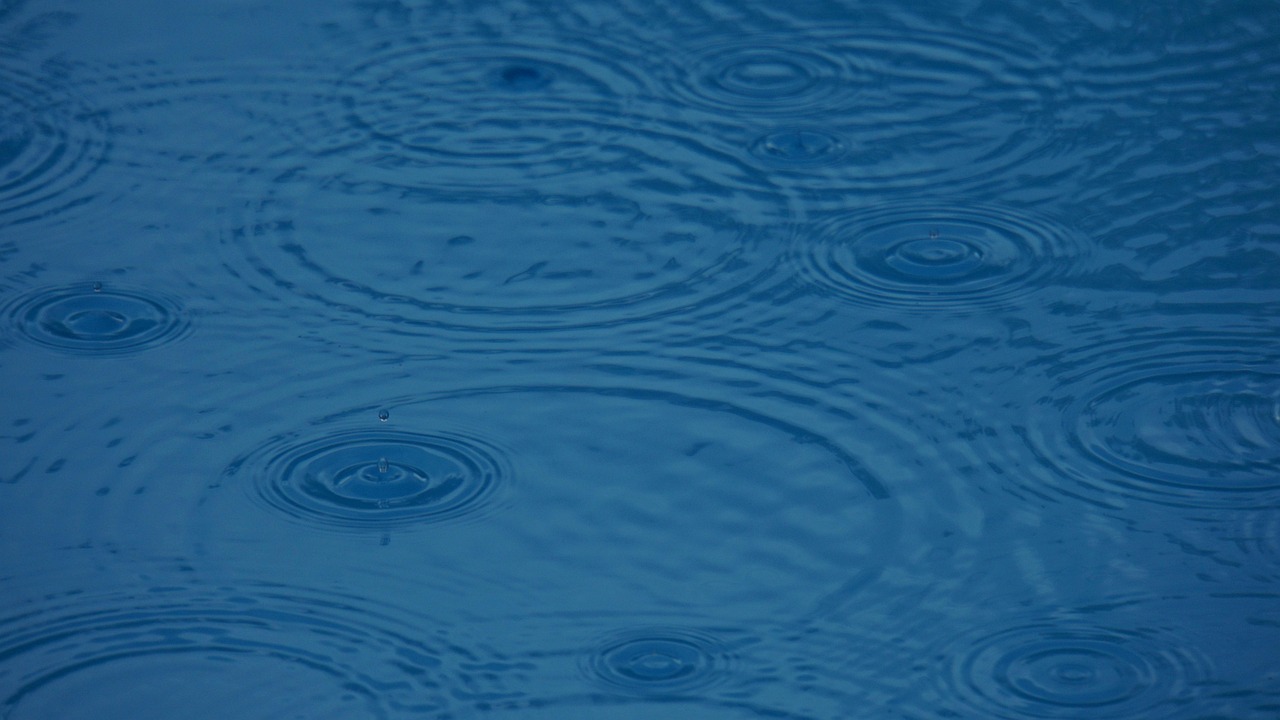 raindrops, wallpaper hd, 4k wallpaper, free wallpaper, full hd wallpaper, desktop backgrounds, 4k wallpaper 1920x1080, beautiful wallpaper, free background, ripples, water, cool backgrounds, wallpaper 4k, windows wallpaper, mac wallpaper, rain, water surface, nature, background, swimming pool, summer rain, laptop wallpaper, hd wallpaper, pool