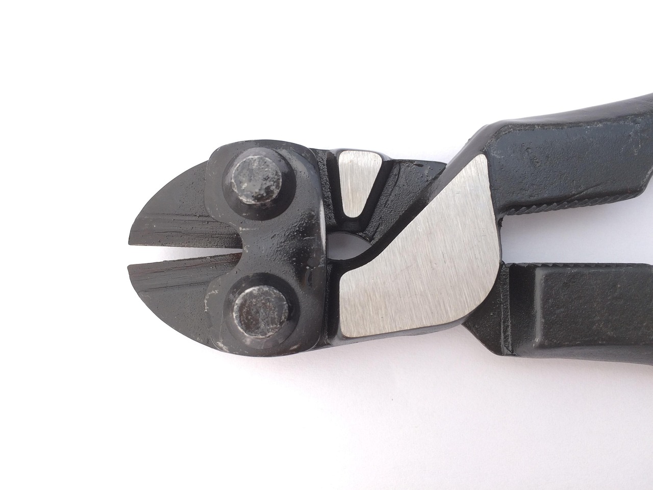 How to choose an edge cutting tool for machining accuracy and tool life