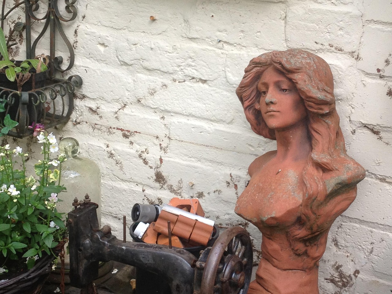 bust, clay, terracotta, nature, woman, yard, garden, old, worn, vintage, garden ornament, garden figurines, junk, terracotta lady